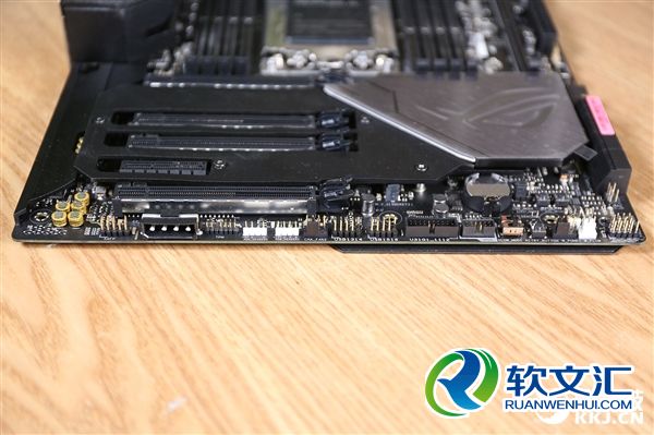顶级X399！华硕ROG主板ZENITH EXTREME图赏